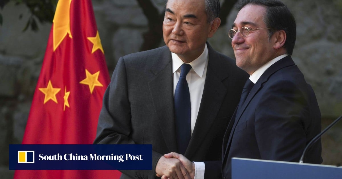 Wang Yi dice que China y España acuerdan proporcionar un entorno empresarial «justo y no discriminatorio».