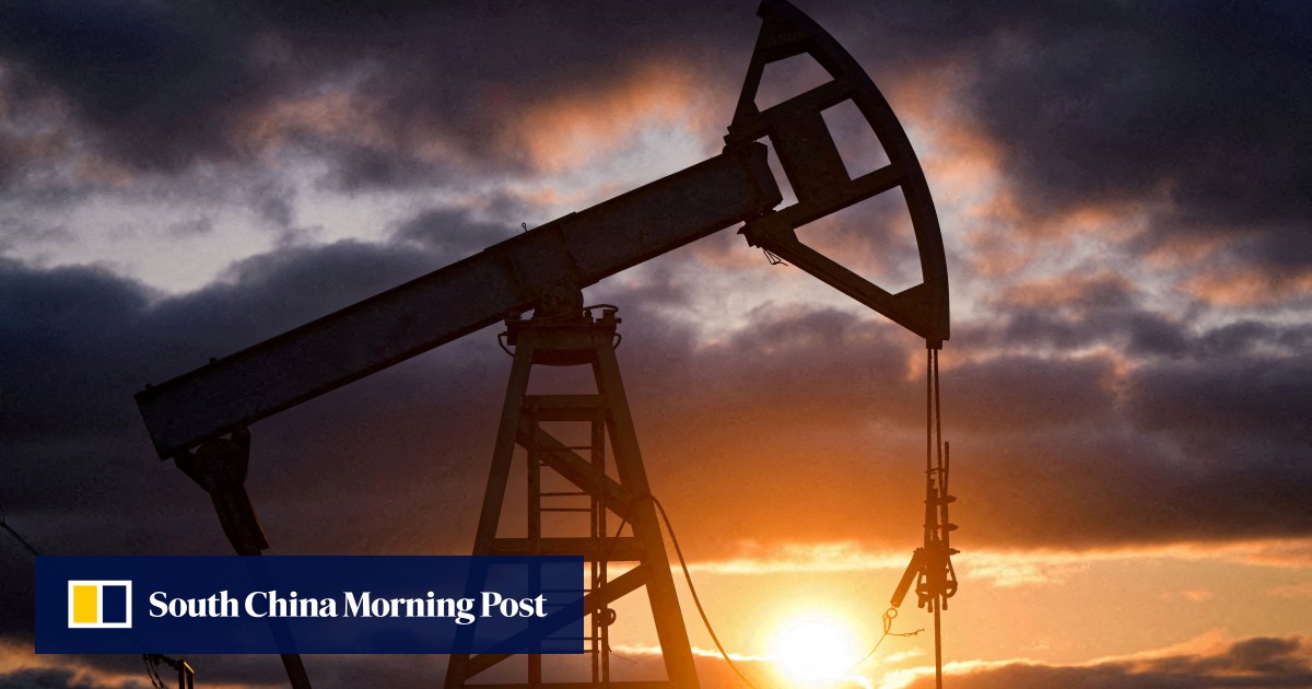 Some stranded Russian Sokol oil cargoes begin to move to China and India, data shows