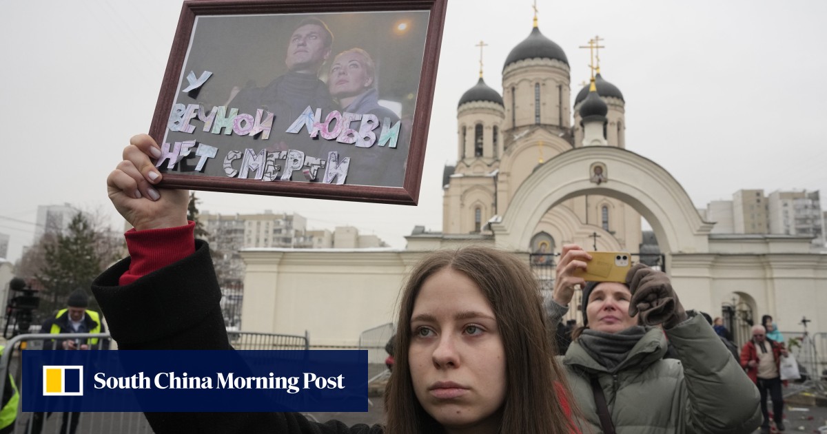 Russians mourn Axelei Navalny during Moscow funeral, defying the Kremlin