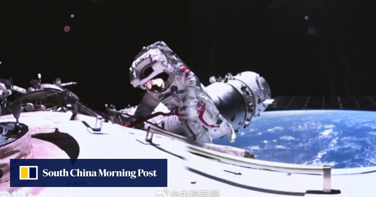 Çinli astronotlar, Tiangong Uzay İstasyonu'ndaki hasarlı güneş panellerini onarmak için tura çıkıyor