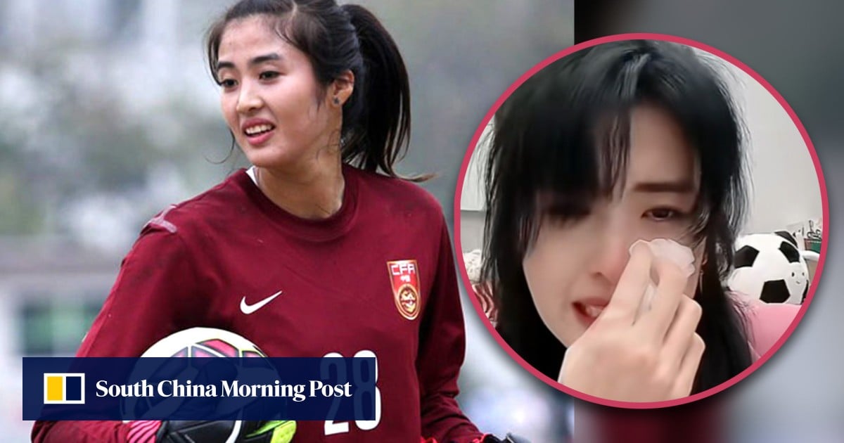 Retired China international footballer cries during livestreaming
