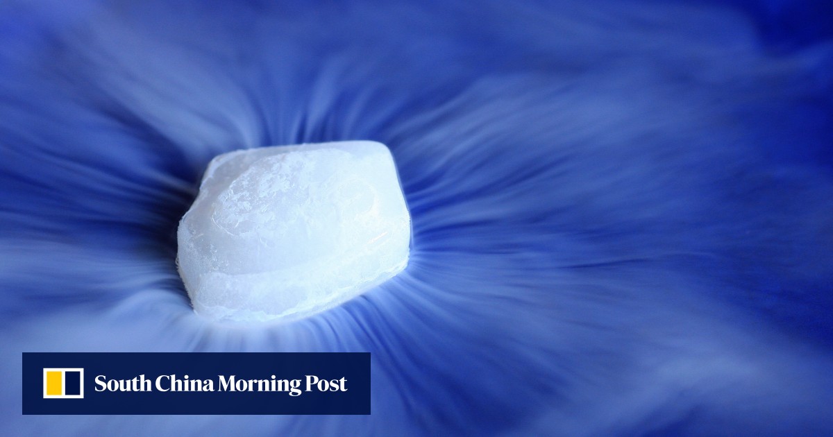 Diners in India vomit and spit blood after eating mouth fresheners with