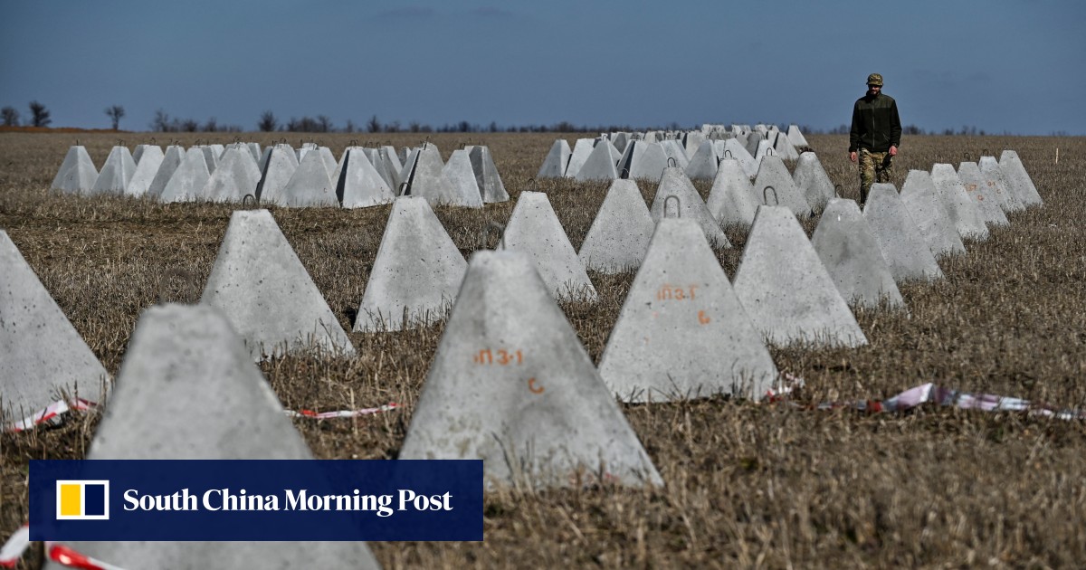 Ukraine rushes to build over 2000km of war fortifications as Russian forces go on offensive