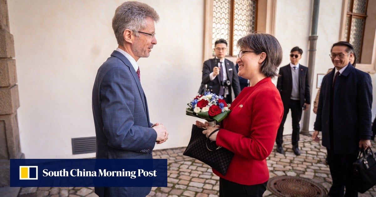 Nově zvolený tchajwanský viceprezident Hsiao Bi-khim vzbudil čínský hněv návštěvou České republiky.