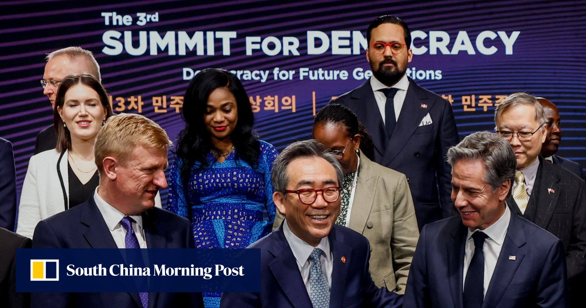 민주화 정상회담이 한국이 중국에 대해 더욱 강경한 입장으로 전환했음을 알리는 신호일 수 있는 이유