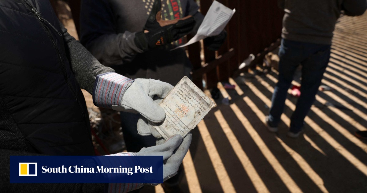Bodies of 8 Chinese migrants found on beach in Mexico after boat capsized