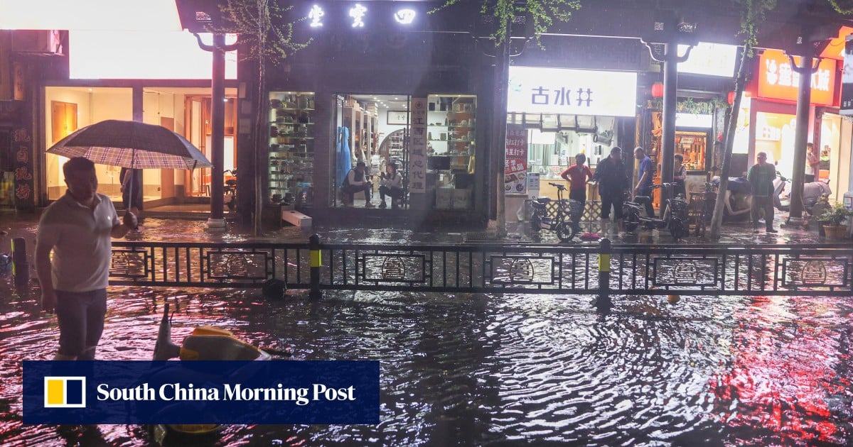 中国南方持续暴雨，多日来第二次洪水预警