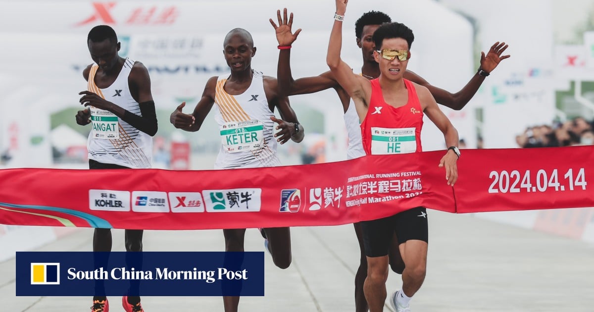 Шум от полумаратона в Пекин: Кениецът казва, че е позволил на китаеца Хе Джи да спечели състезанието, „защото ми е приятел“