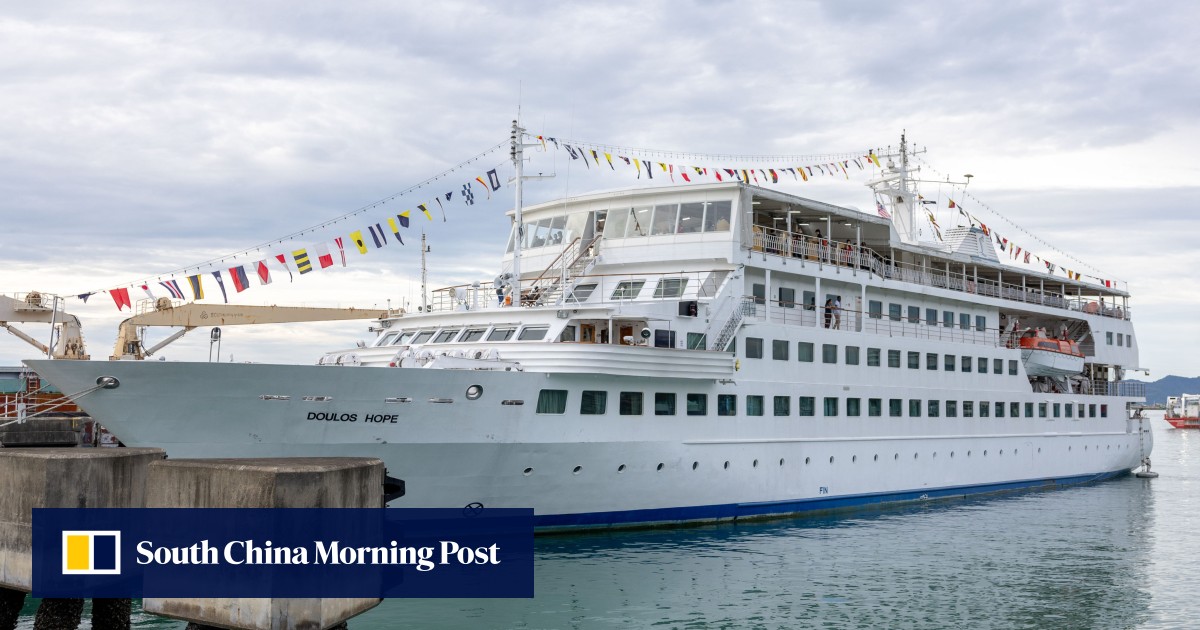 Floating library visits Hong Kong to empower people through ‘the magic of books’ and help those in need