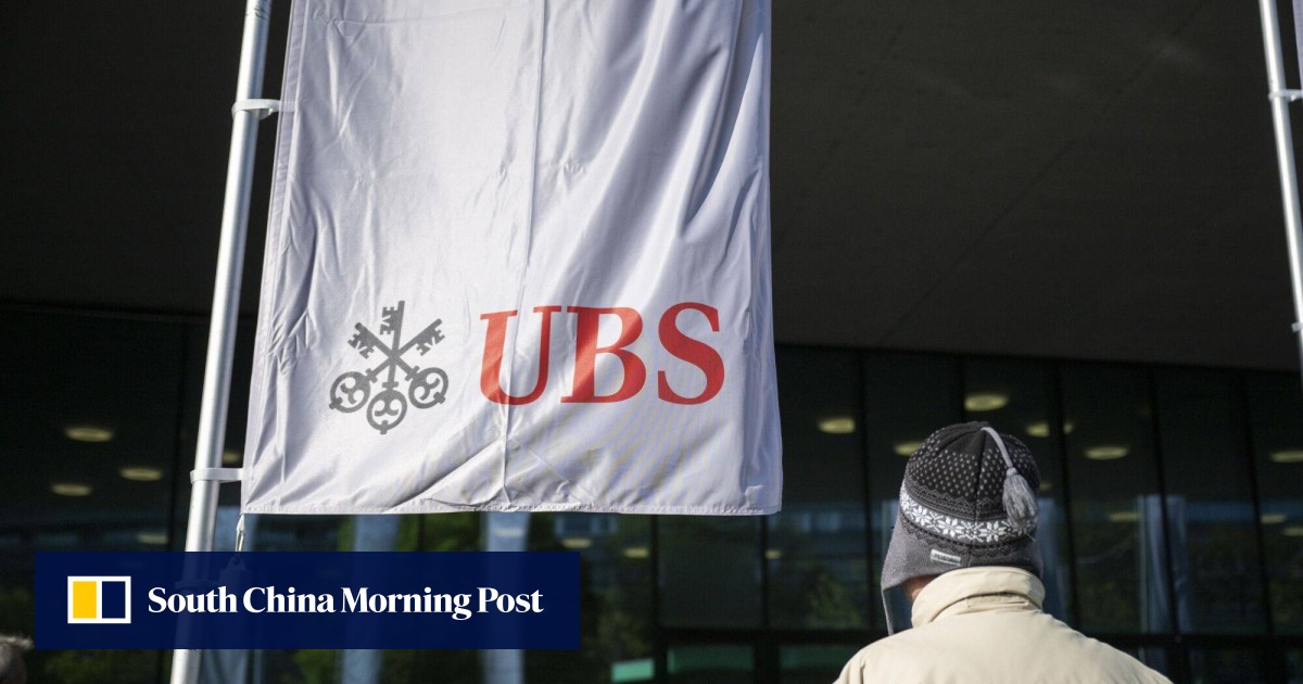 UBS weighs bonus for investment bankers who refer rich clients