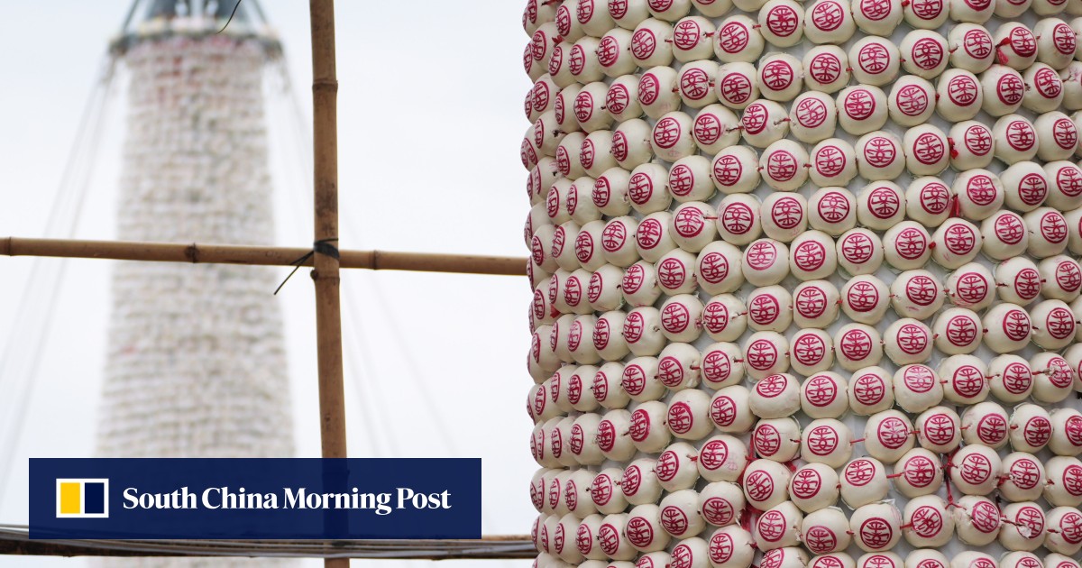 Cheung Chau bun-scrambling contest draws mainland Chinese visitors, Hongkongers eager for taste of tradition
