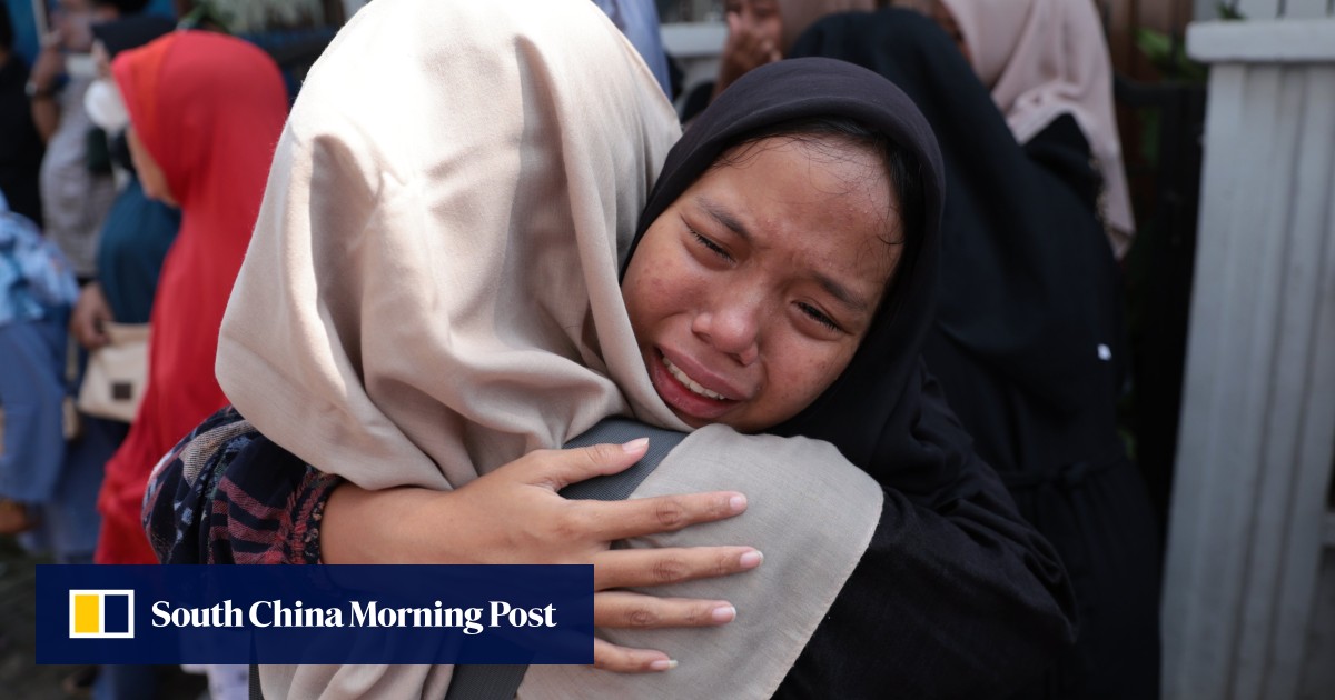 Keselamatan jalan raya yang menyedihkan di Indonesia setelah kecelakaan bus yang ceroboh memperlihatkan kelalaian
