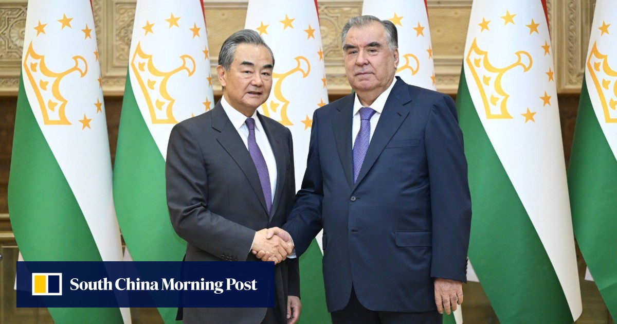 中国最高外交官王毅承诺与塔吉克斯坦建立牢固的安全和反恐关系