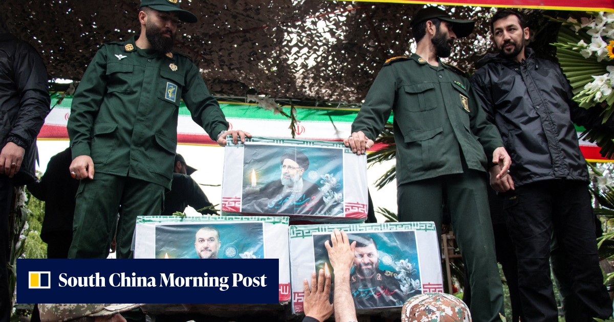 イランの追悼者らがヘリコプター墜落事故で死亡したライシ大統領らの葬儀を数日間開始