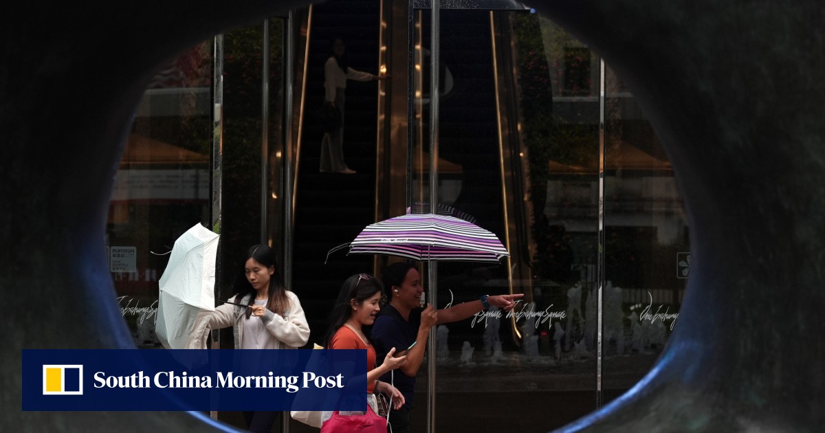Hong Kong stocks retreat further as investors turn defensive after 3-month rally