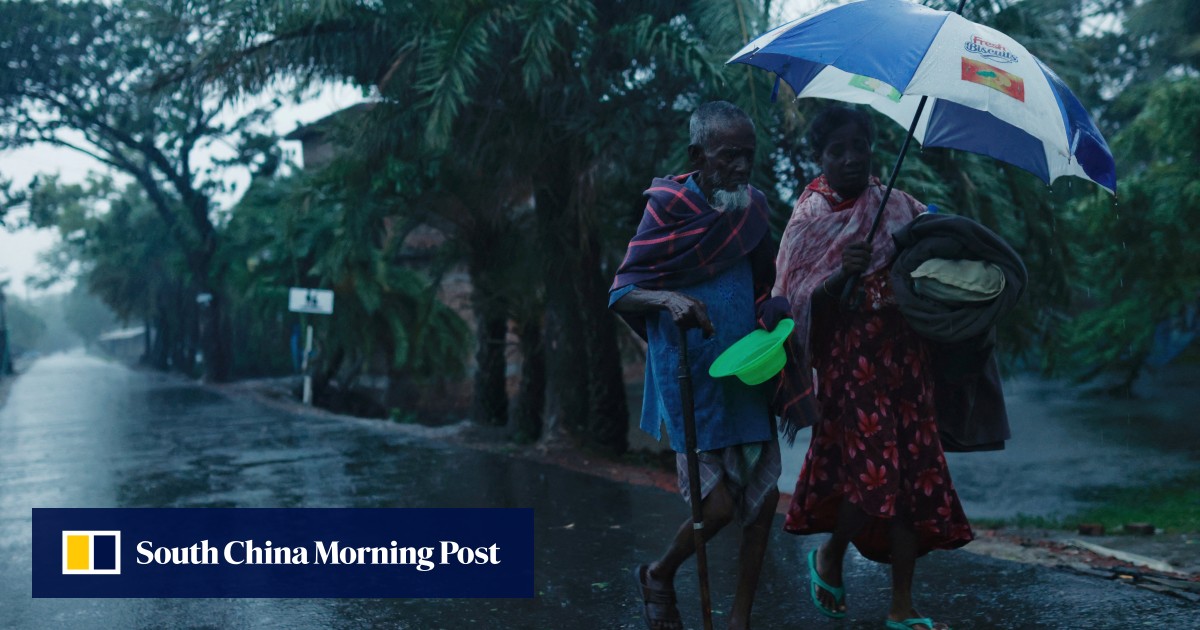 Bangladesh evacuates hundreds of thousands as severe cyclone approaches from Bay of Bengal
