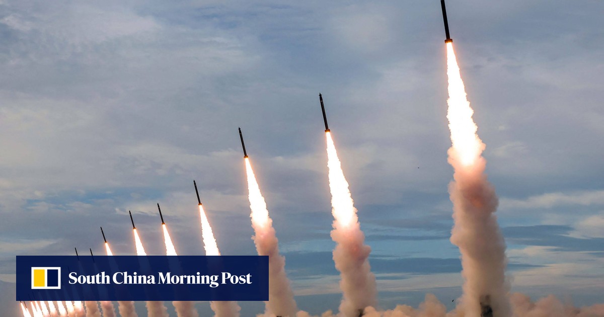 북한은 18발 미사일 발사가 서울 ‘갱 정권’에 대한 경고라고 주장