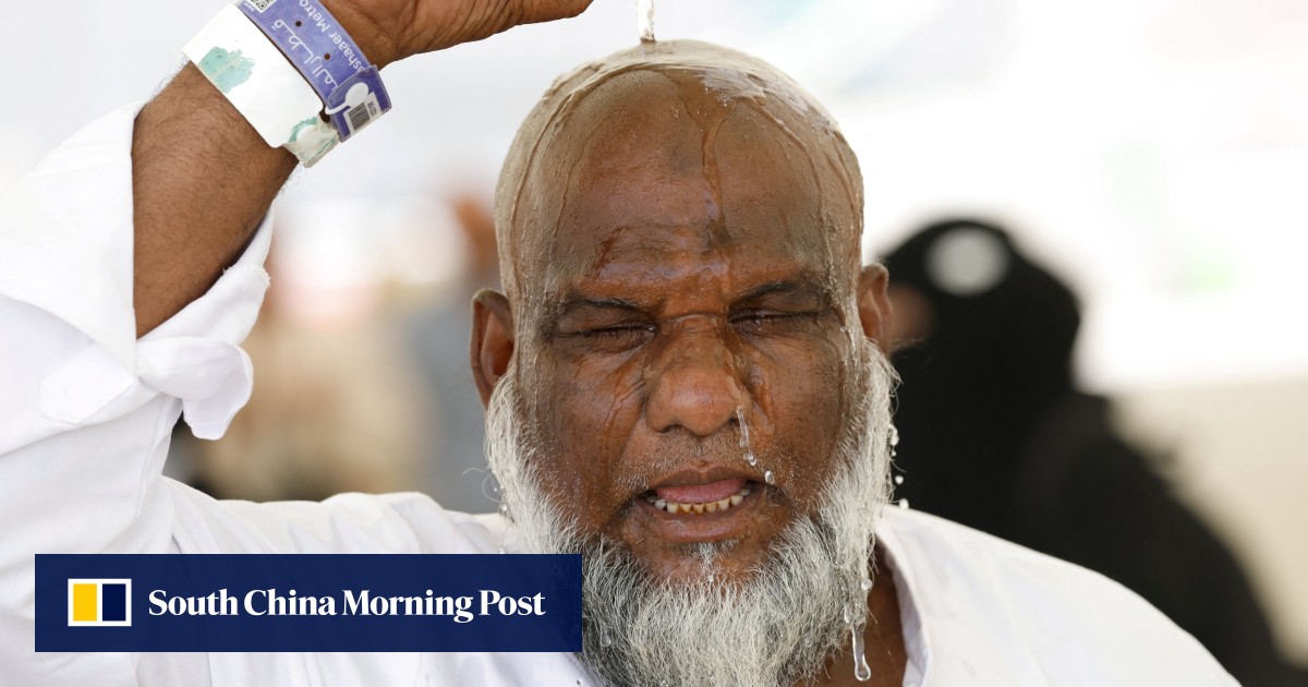 酷热天气对马来西亚和印度尼西亚的老年朝圣者来说可能是致命的:“看到有人倒下” 酷热天气对马来西亚和印度尼西亚的老年朝圣者来说可能是致命的:“看到有人倒下”