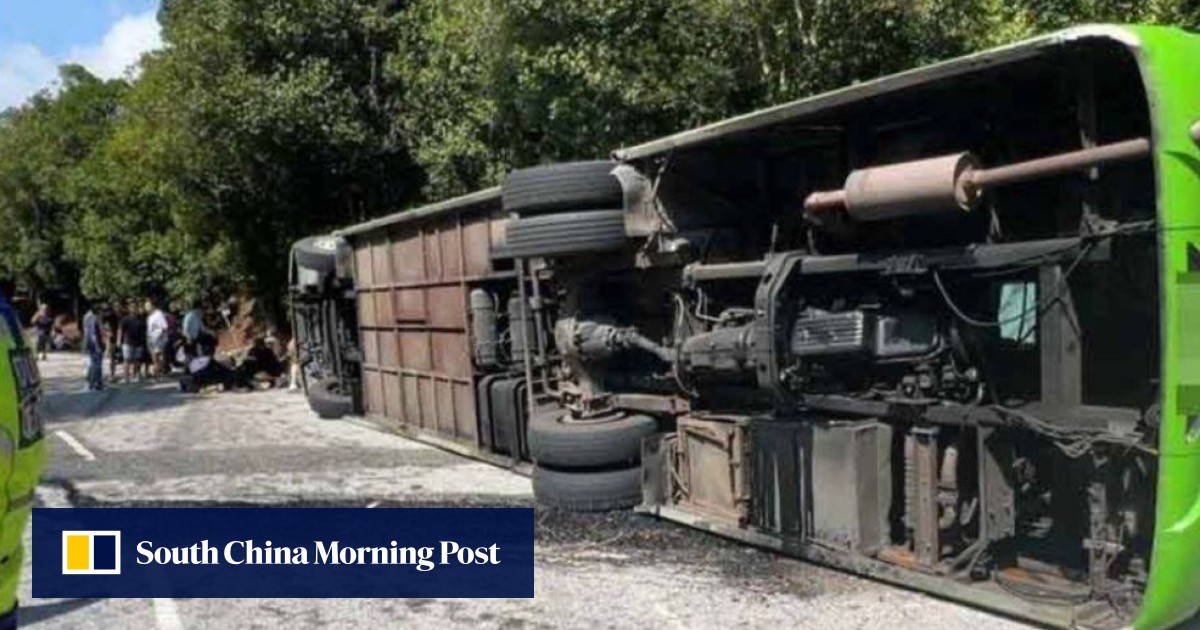 马来西亚大巴事故致2名中国游客身亡 马来西亚大巴事故致2名中国游客身亡
