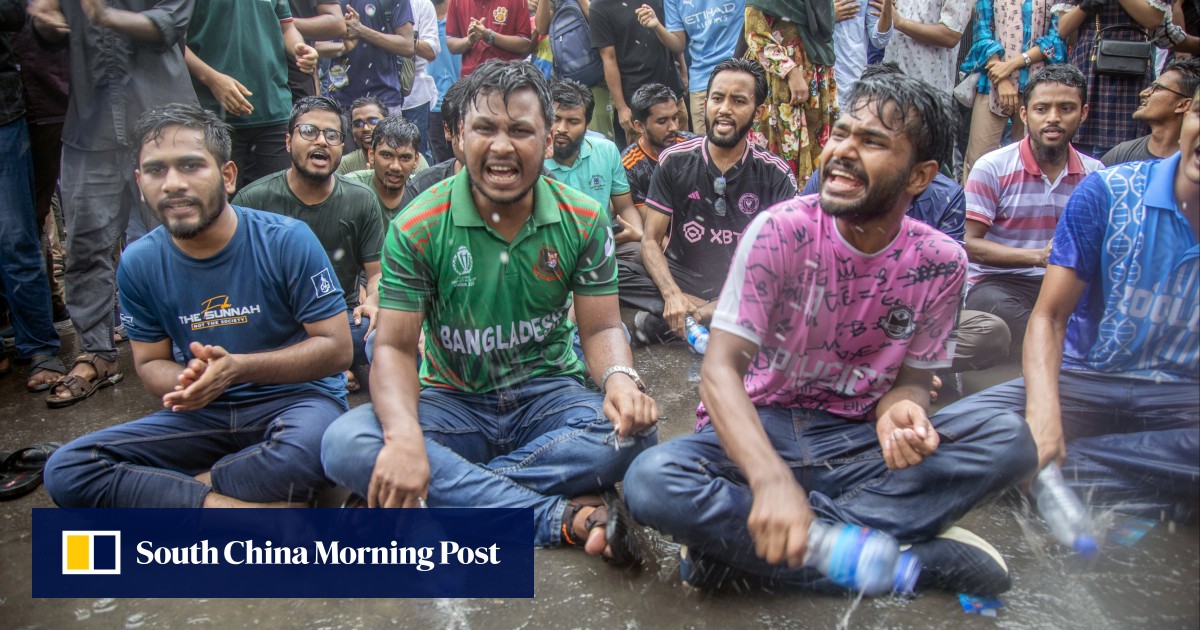 Bangladeshi protesters demand end to civil service job quotas Bangladeshi protesters demand end to civil service job quotas