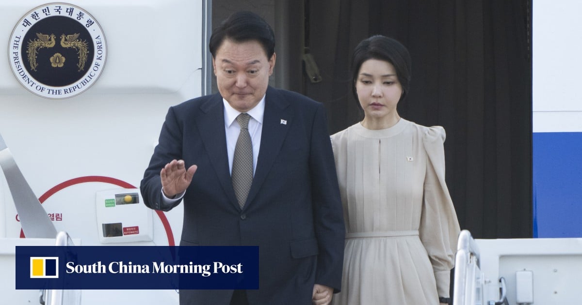 한국 김건희 대통령 부인, 2,200달러 디올백과 주가조작으로 추구 한국 김건희 대통령 부인, 2,200달러 디올백과 주가조작으로 추구