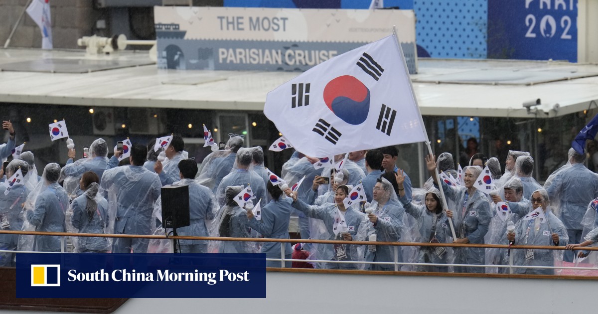 파리 올림픽 : 한국은 후회하고 개막식에는 선수들이 북한으로 등장