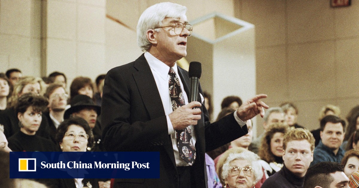 Phil Donahue, who reinvented US talk shows by including the audience, dies at 88