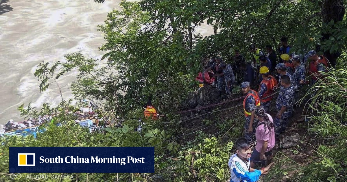 14 killed after bus with 43 Indian pilgrims drives off Nepal highway