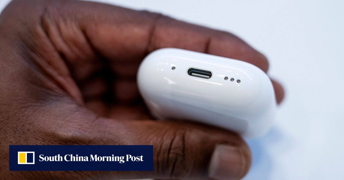 AirPods Pro 第2世代 MQD83J/ALighning Apple AirPods Pro 2nd Generation LIGHTNING Right Airpods A2698