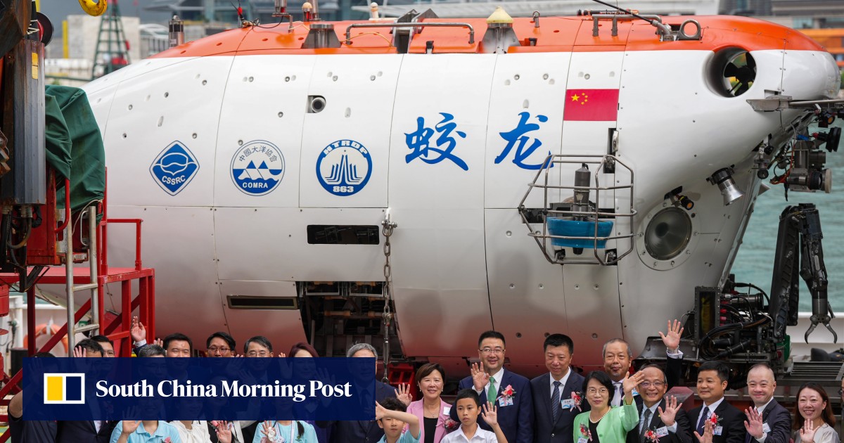 Jiaolong Submersible Docks in Hong Kong