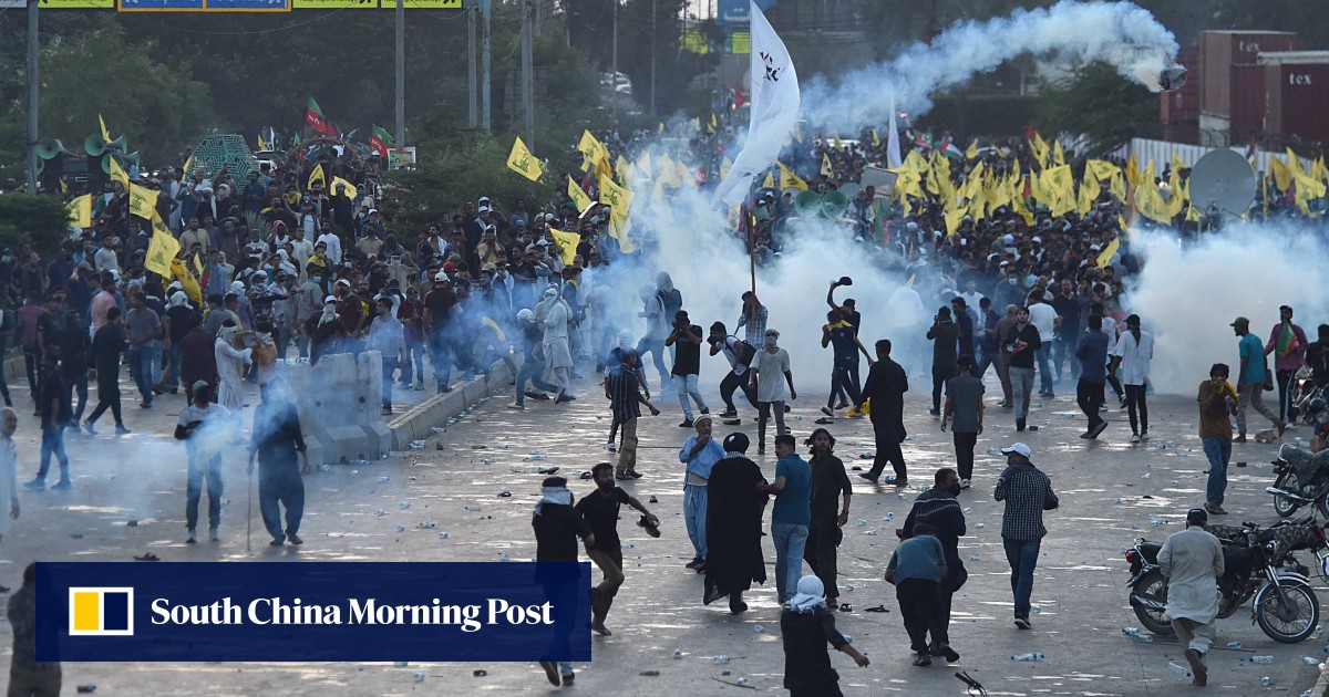 Pakistanis protesting against Hezbollah leader’s killing clash with ...