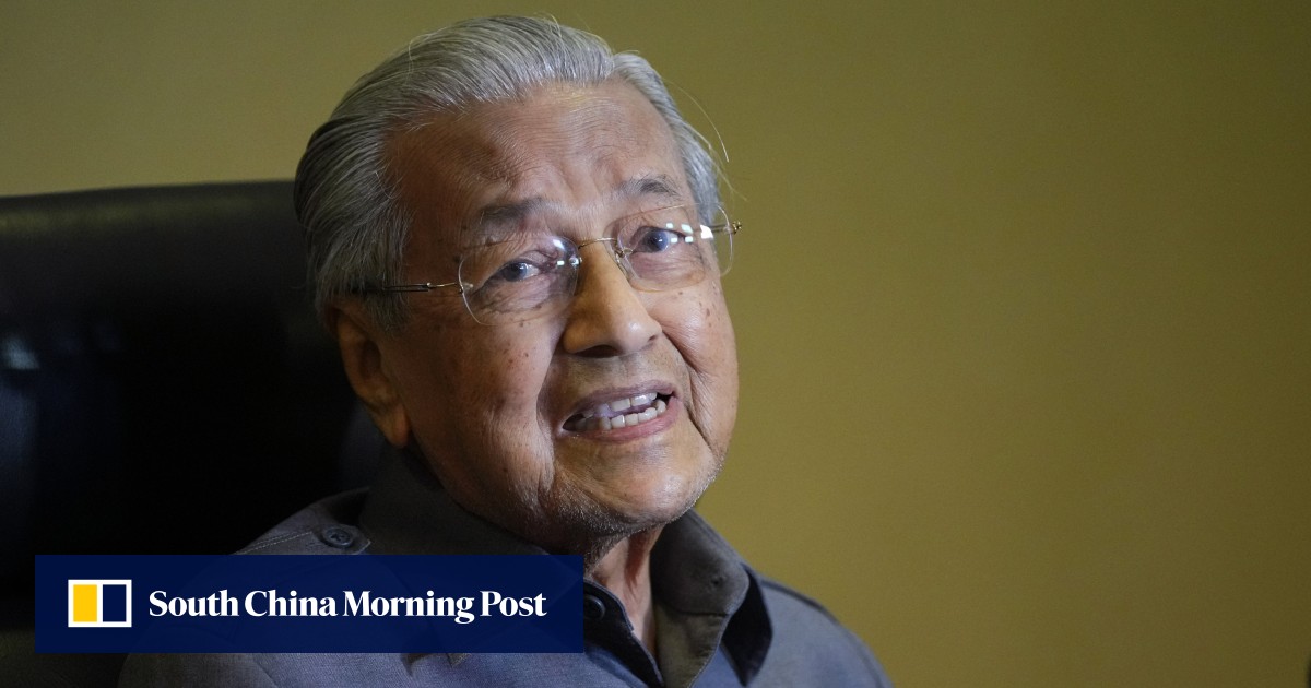 马来西亚马哈蒂尔猛烈抨击购物中心的中文招牌:“我感觉自己在中国” 马来西亚马哈蒂尔猛烈抨击购物中心的中文招牌:“我感觉自己在中国”