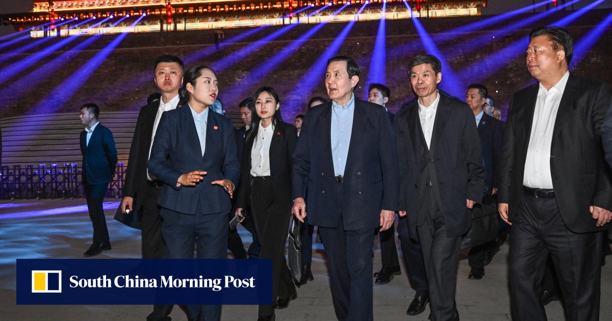 Ma Ying-jeou Leads Taiwanese Youth to China