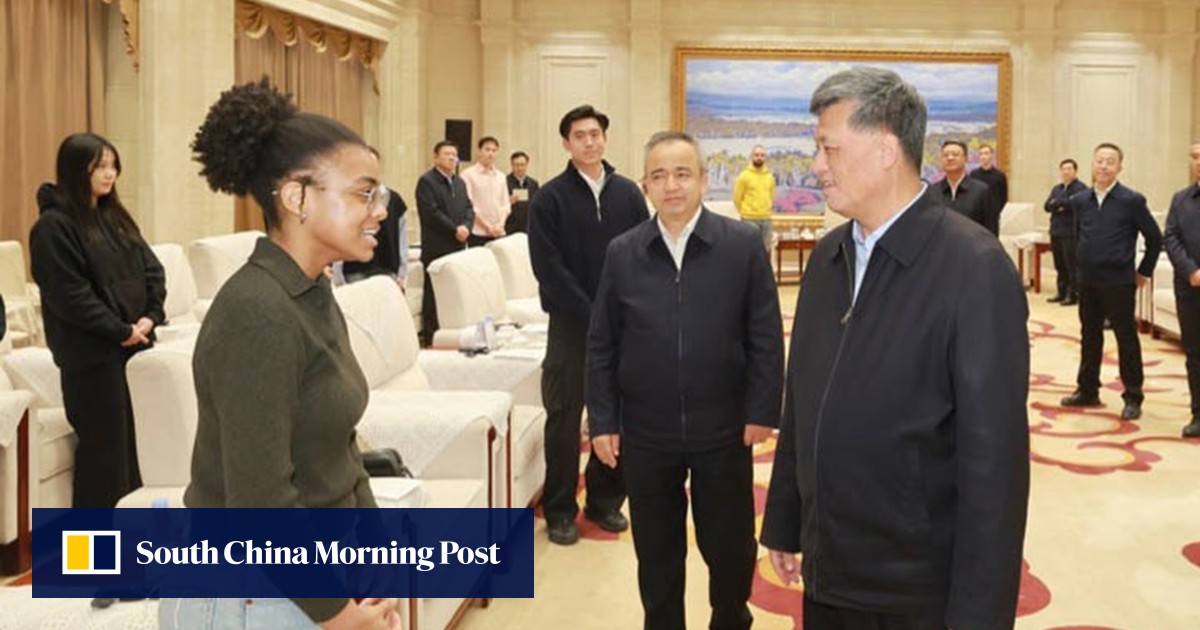 Xinjiang Hosts International Students for Dialogue