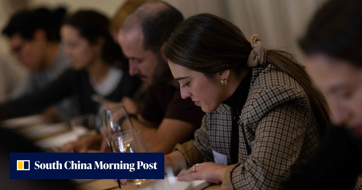Spurning dating apps like Tinder, singles in Spain embrace ‘real life ...