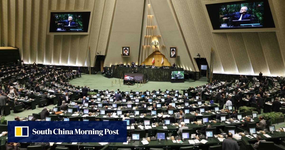 Iran Parliament Sacks Finance Minister Amid Economic Crisis