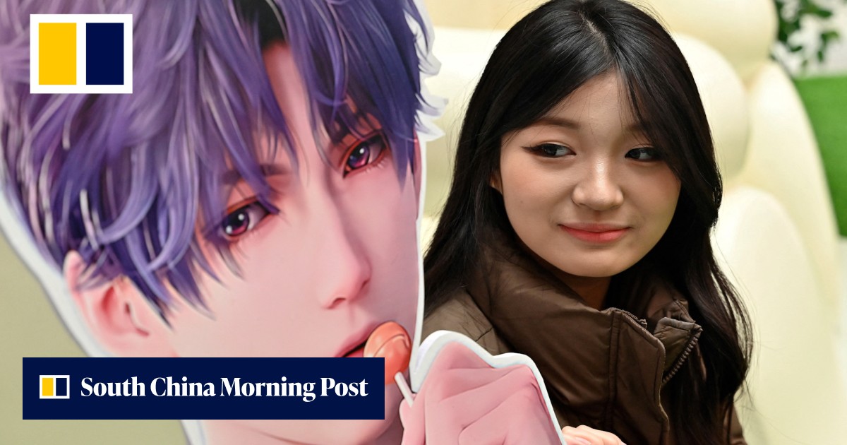 ビデオ|中国の若い女性は、ヒットゲーム「Love and Deepspace」で仮想ロマンスを見つけます