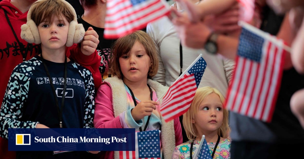 First group of white South Africans arrives in US for resettlement