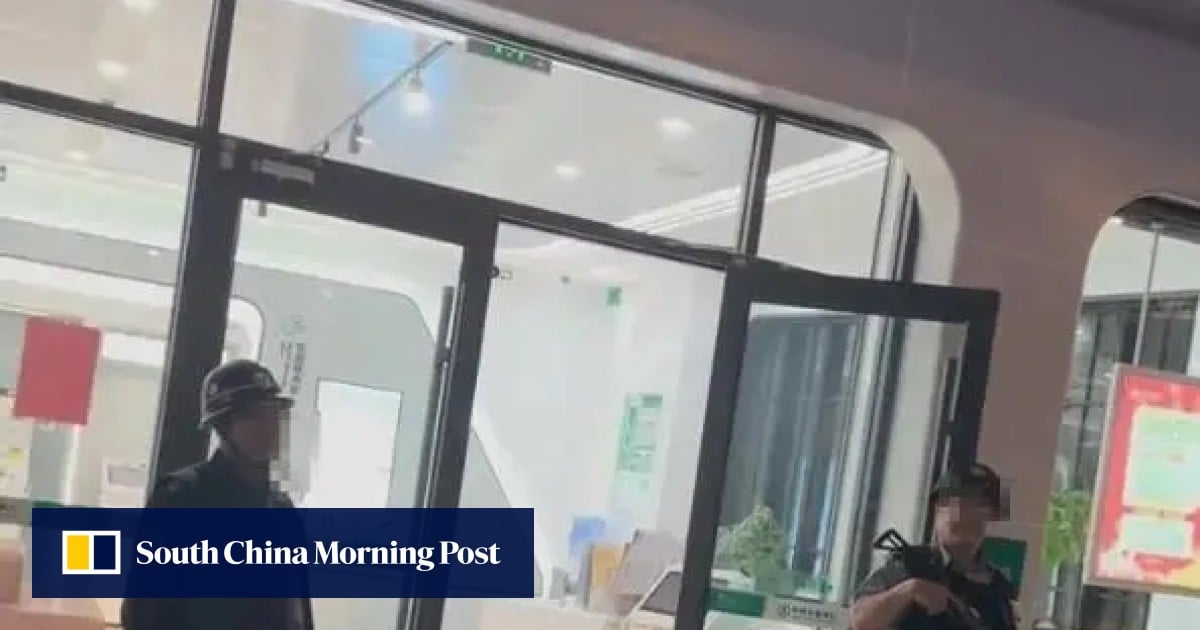 62-Year-Old Woman Dies Outside Bank in Zhuzhou Sparking Public Outrage