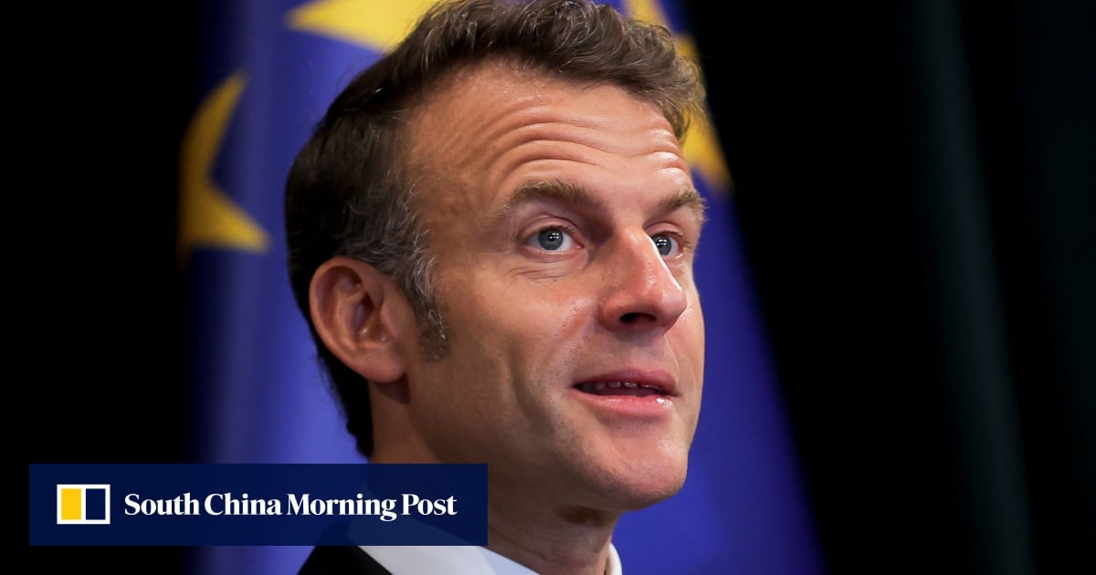 Xi Jinping and Emmanuel Macron discussing trade