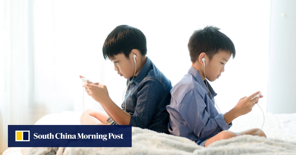 Is Social Media Hurting Your Teen? Expert Tips for Protecting Their Mental Health
