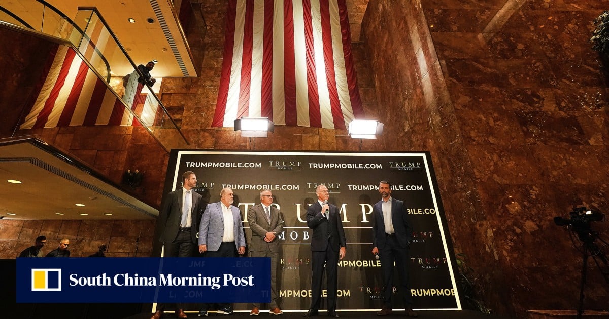 Trump family in phone service licensing deal, touts US$499 gold device