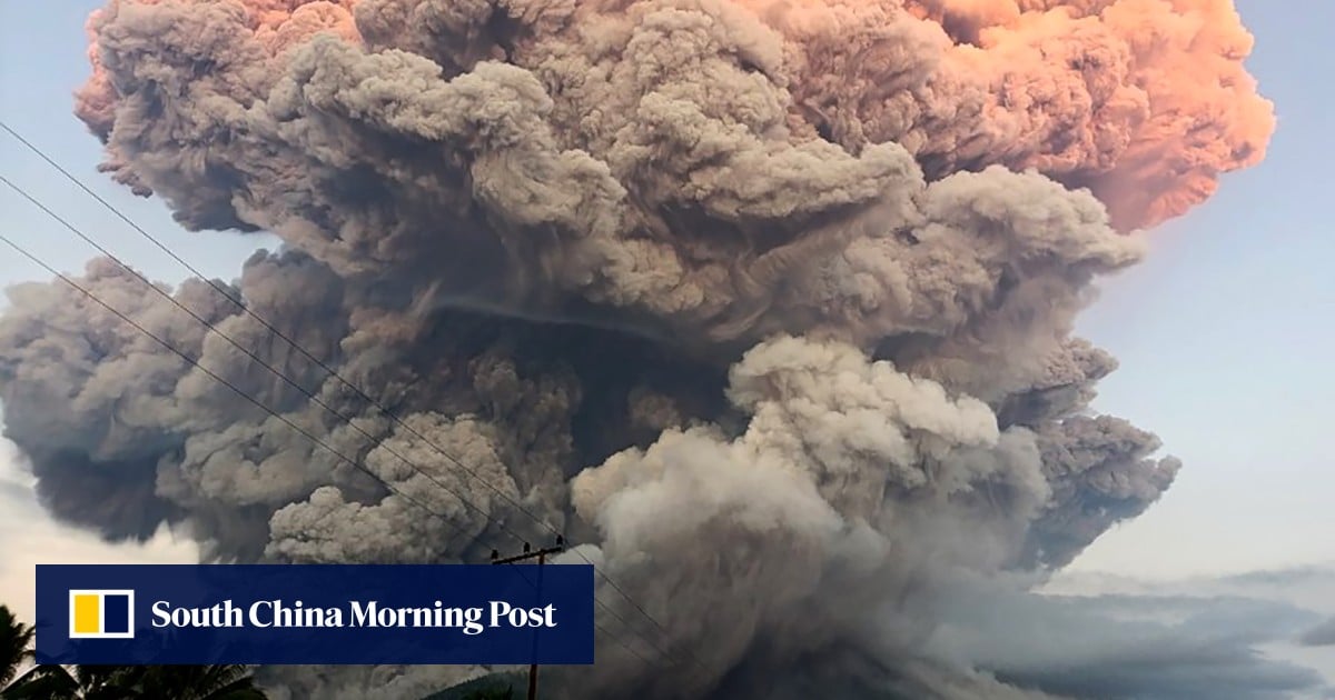 Volcanic Eruption Halts Two Dozen Flights Bali, Australia, Singapore