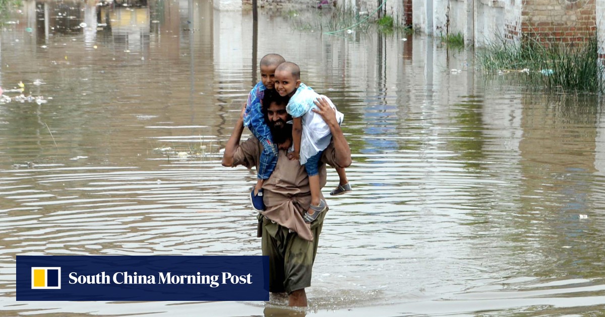 Pakistan Floods Death Toll Rises, Aid Insufficient