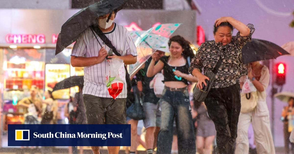 Typhoon Wipha: Hong Kong issues first T8 signal of year, 500 flights cancelled