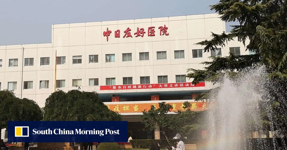 China punishes medical bosses after doctor abandons surgery to defend lover