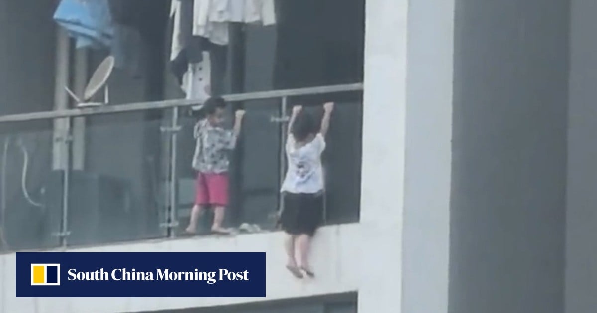 Video | 2 children rescued after hanging from balcony in China