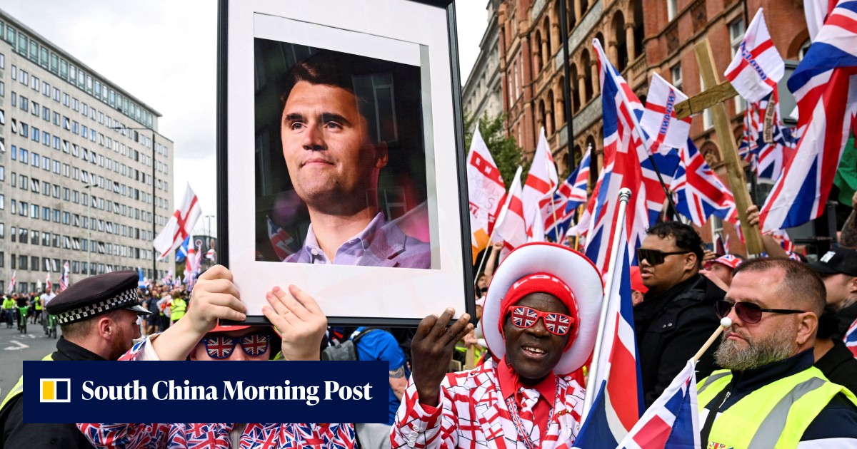 Protesters clash with police at Tommy Robinson’s 110,000-strong far ...