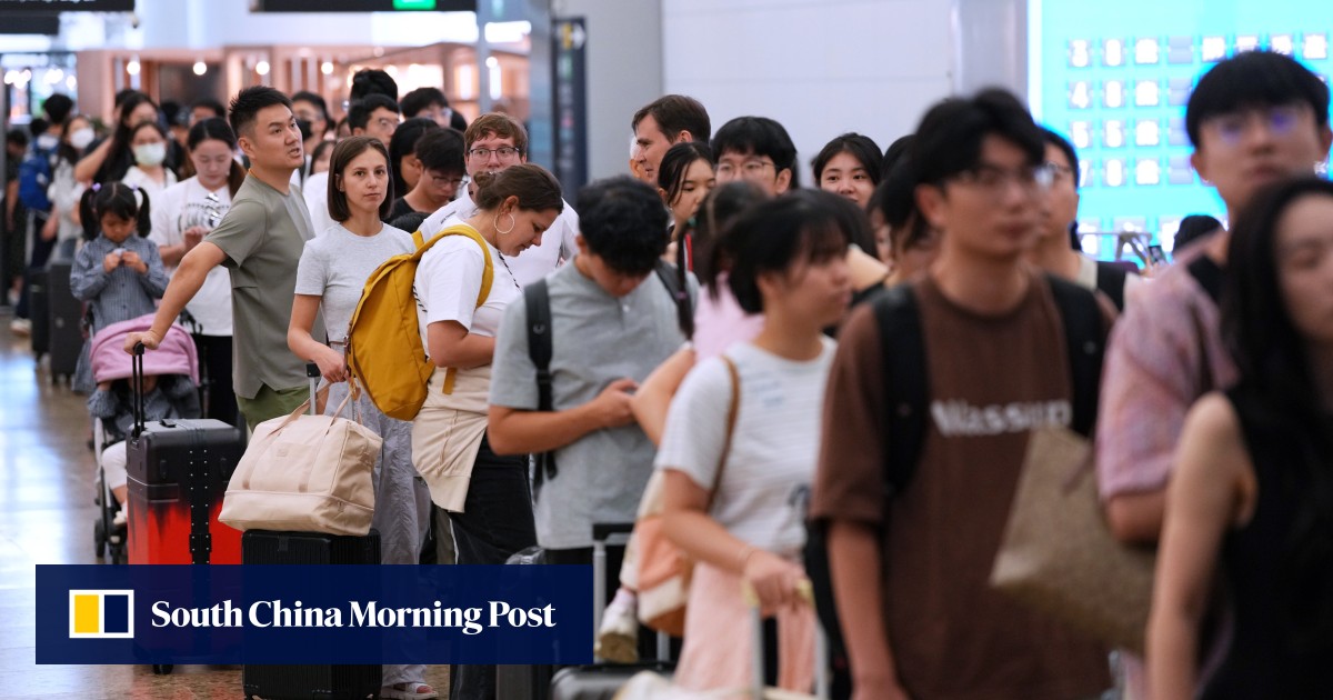 Indoor skiing, dining lure Hongkongers on cross-border National Day trips