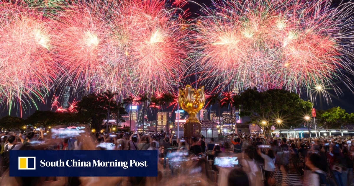 How are mainland Chinese visitors enjoying Hong Kong during ‘golden week’?